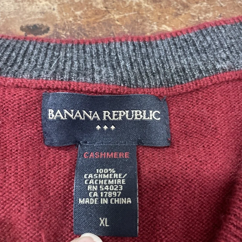 Banana‎ Republic Men's V Neck Sweater  100% Cashmere XL Red